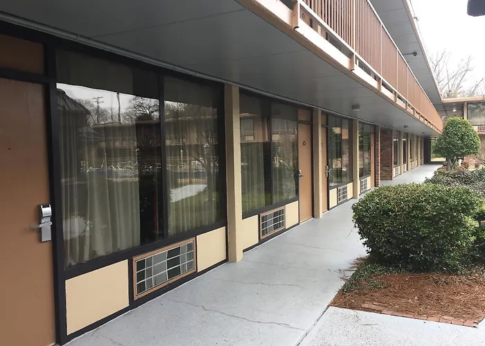 Columbus Inn & Suites